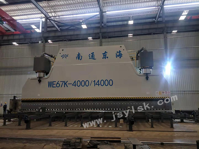 WE67K-1200/12000大型數(shù)控折彎?rùn)C(jī)